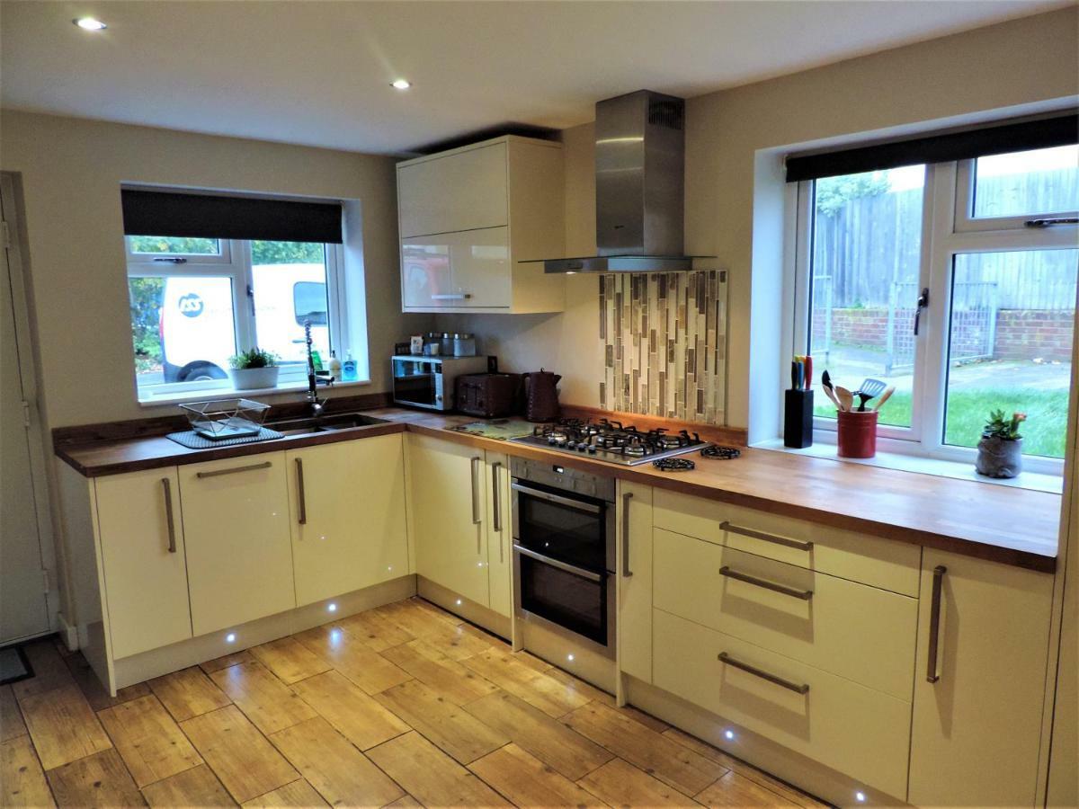 3 Bed Farnborough Air Accommodation Esterno foto