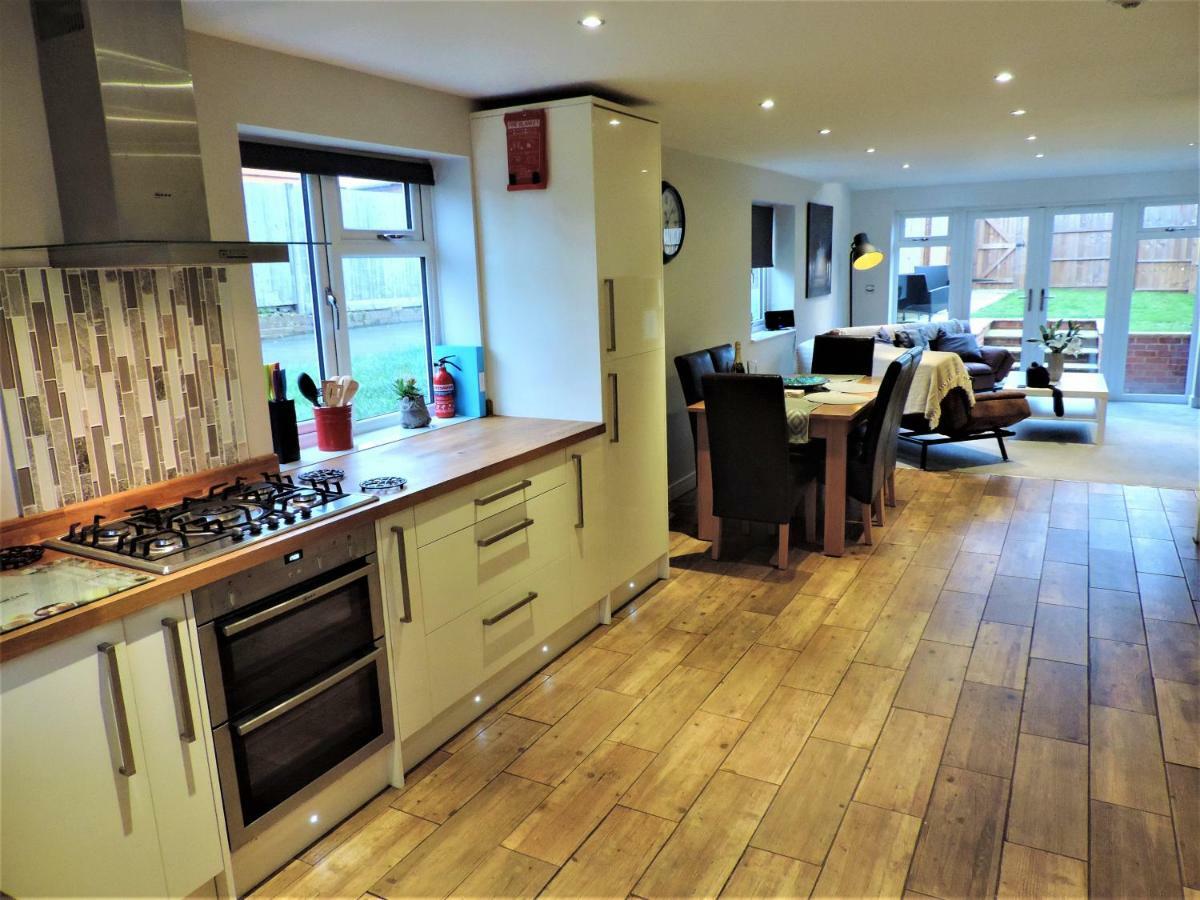3 Bed Farnborough Air Accommodation Esterno foto