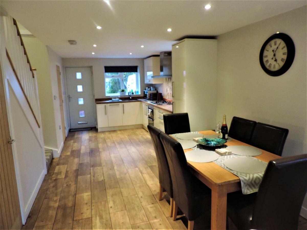 3 Bed Farnborough Air Accommodation Esterno foto